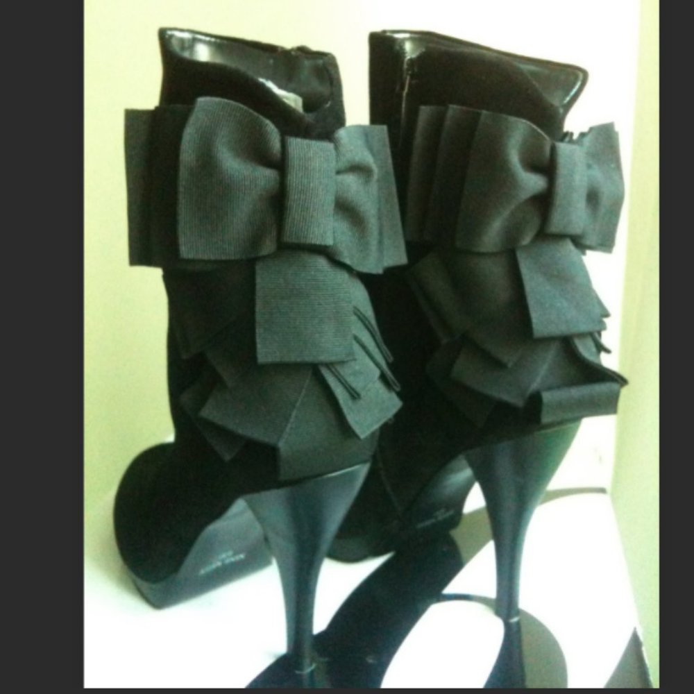 Beautiful Nine West black suede platform booties with grosgrain bows on back